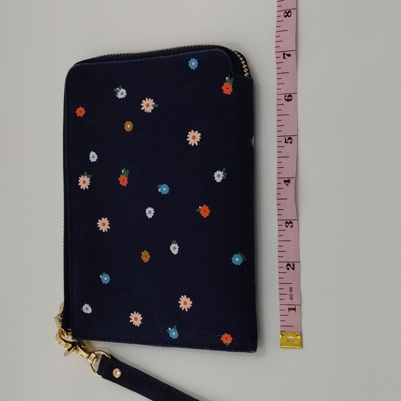 Ban.do navy floral wristlet w/removable strap gold hardware zip around - Picture 5 of 9